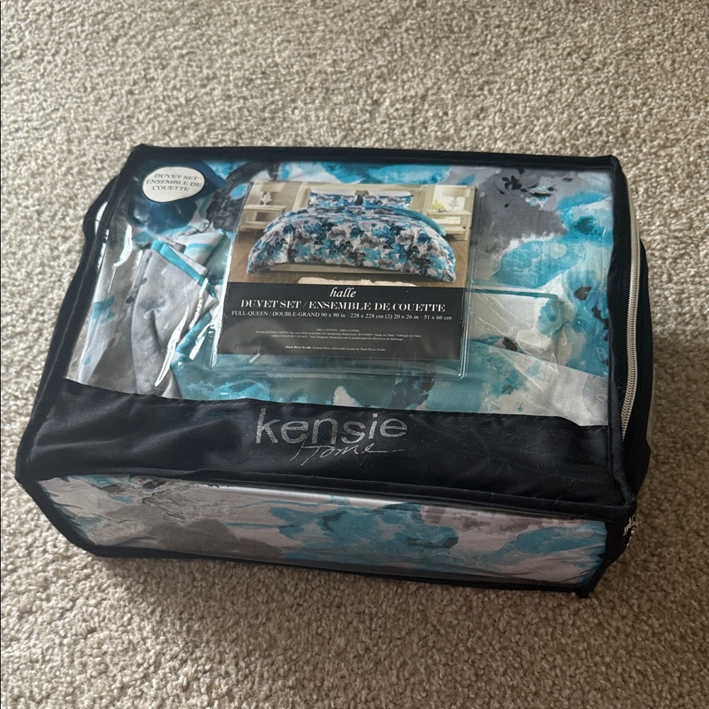 NWT: Kensie Home Brand Gorgeous Vibrant Floral Queen Duvet set w/ 2 pillow cases